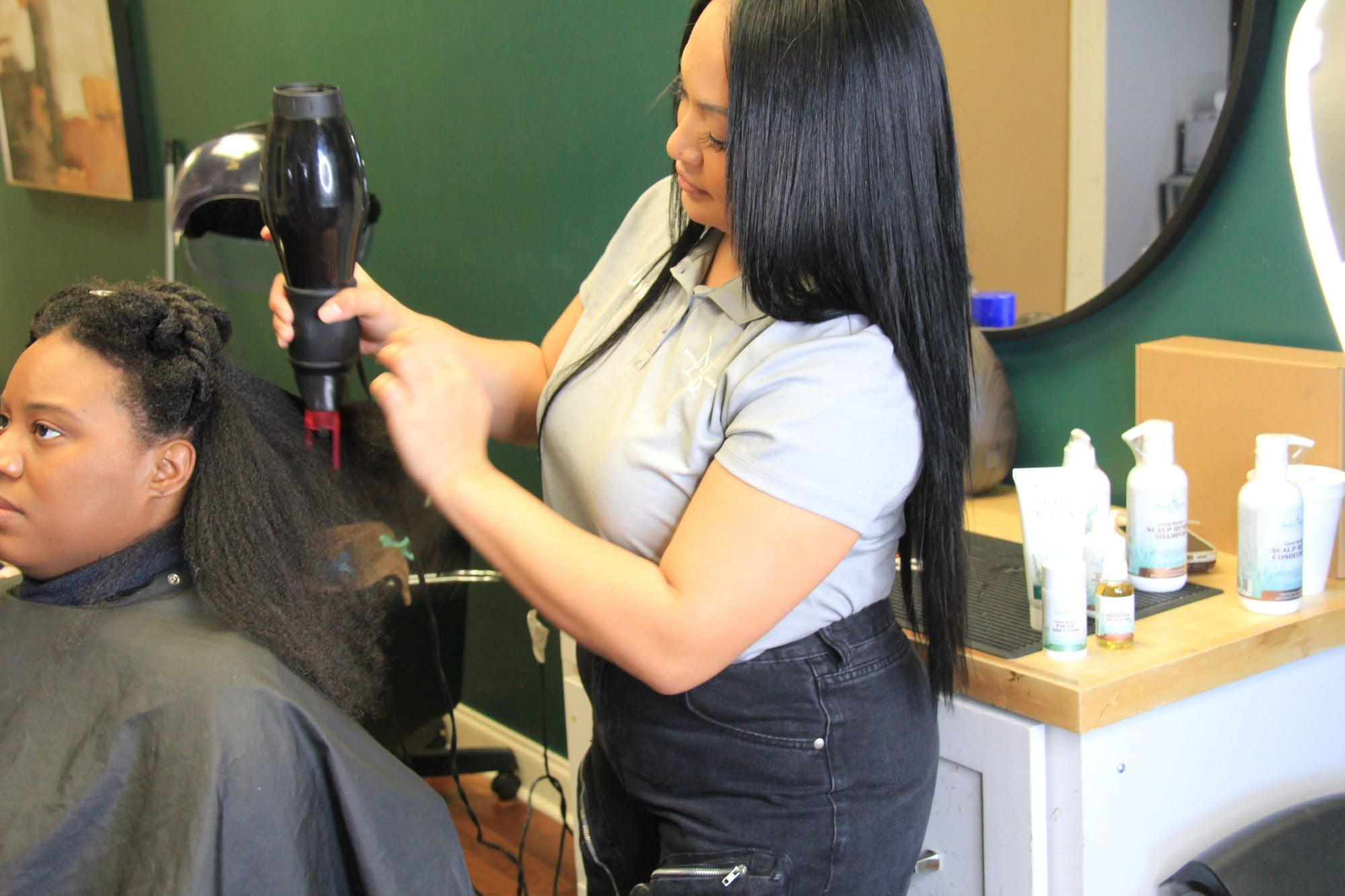 Leon Chung blowdring clients hair